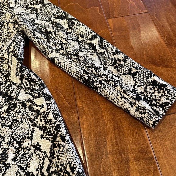 INC International Concepts Black and White Snake Print Blazer - Picture 5 of 5